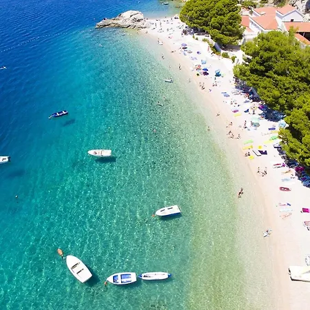 Apartment Apartments By The Sea Brela, Makarska - 6006 *
