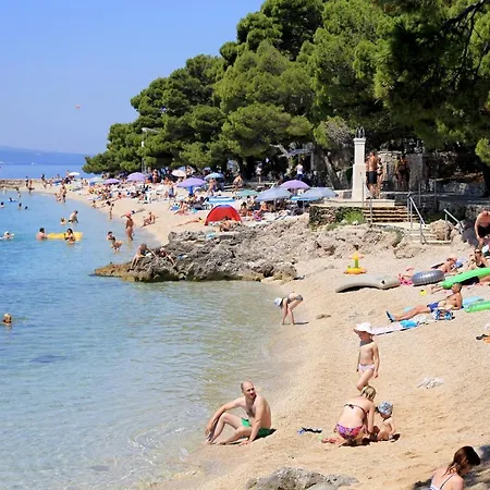 Apartment Apartments By The Sea Brela, Makarska - 6006