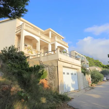 Apartments By The Sea Brela, Makarska - 6006 *