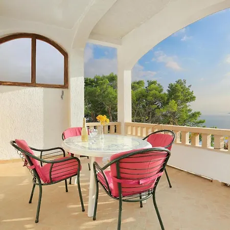 Apartment Apartments By The Sea Brela, Makarska - 6006 Brela