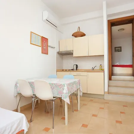 Apartments By The Sea Brela, Makarska - 6006 Apartment Brela